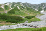 登山道へ